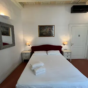 https://residenza-depoca-historia-luxury-boutique.it-tuscanyhotel.com